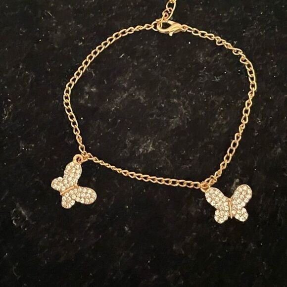 8” gold tone bracelet & 2 butterfly charms w/80 prong set Austrian crystals - Picture 1 of 7